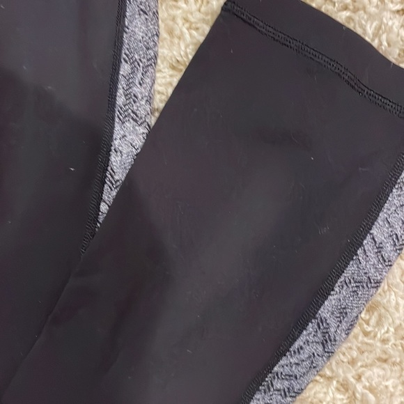 Lululemon CLOSET CLEAN OUT-Leggings size 6 - Picture 3 of 5